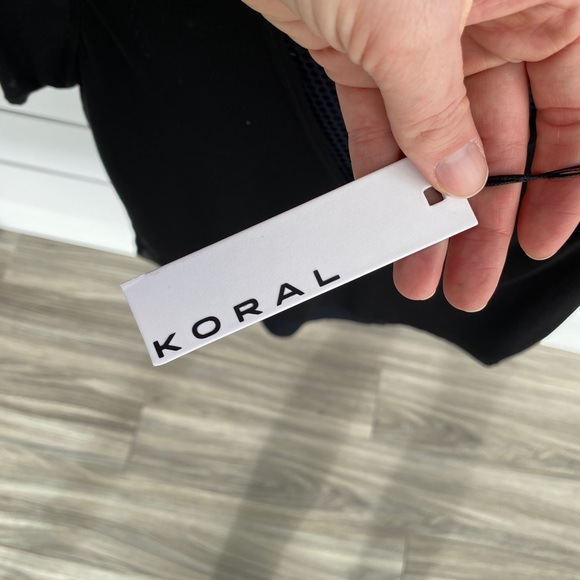 ❌ SOLD ❌Koral Double Layer Short Sleeve Tee NWT - Picture 6 of 7